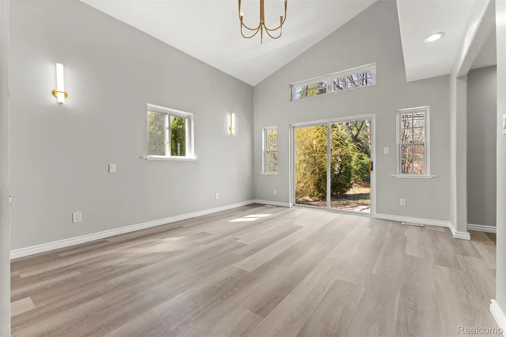 29940 Bock Street Garden City City MI 48135