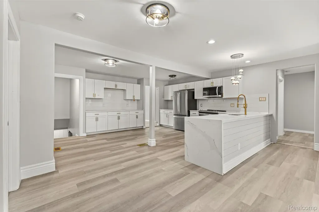 29940 Bock Street Garden City City MI 48135