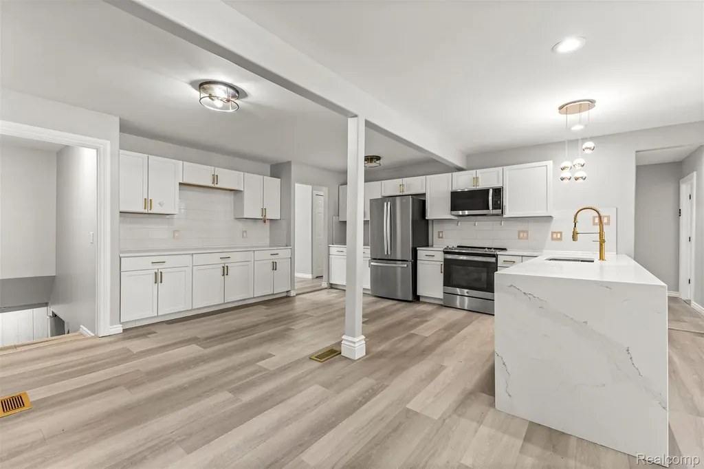 29940 Bock Street Garden City City MI 48135
