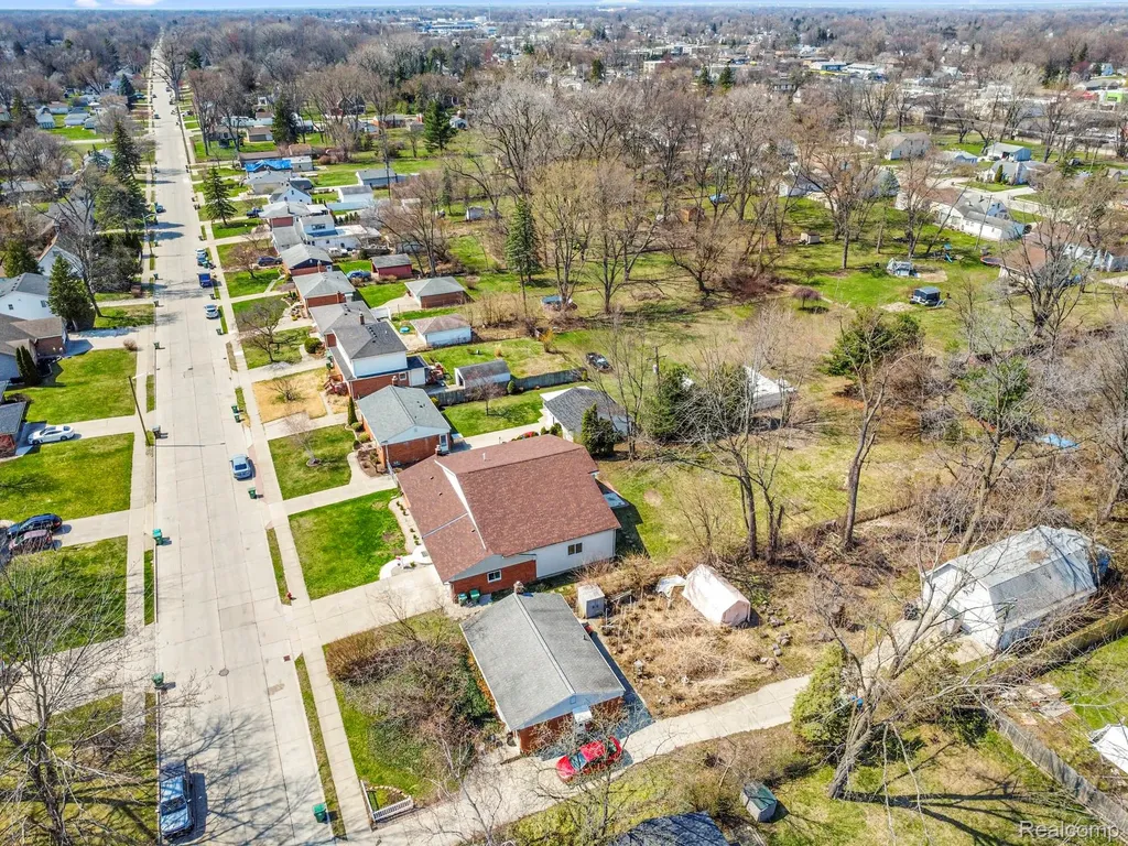 29940 Bock Street Garden City City MI 48135