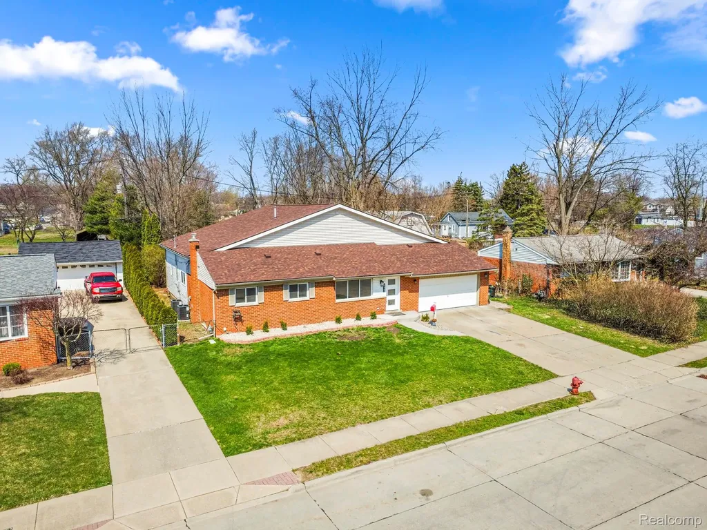 29940 Bock Street Garden City City MI 48135