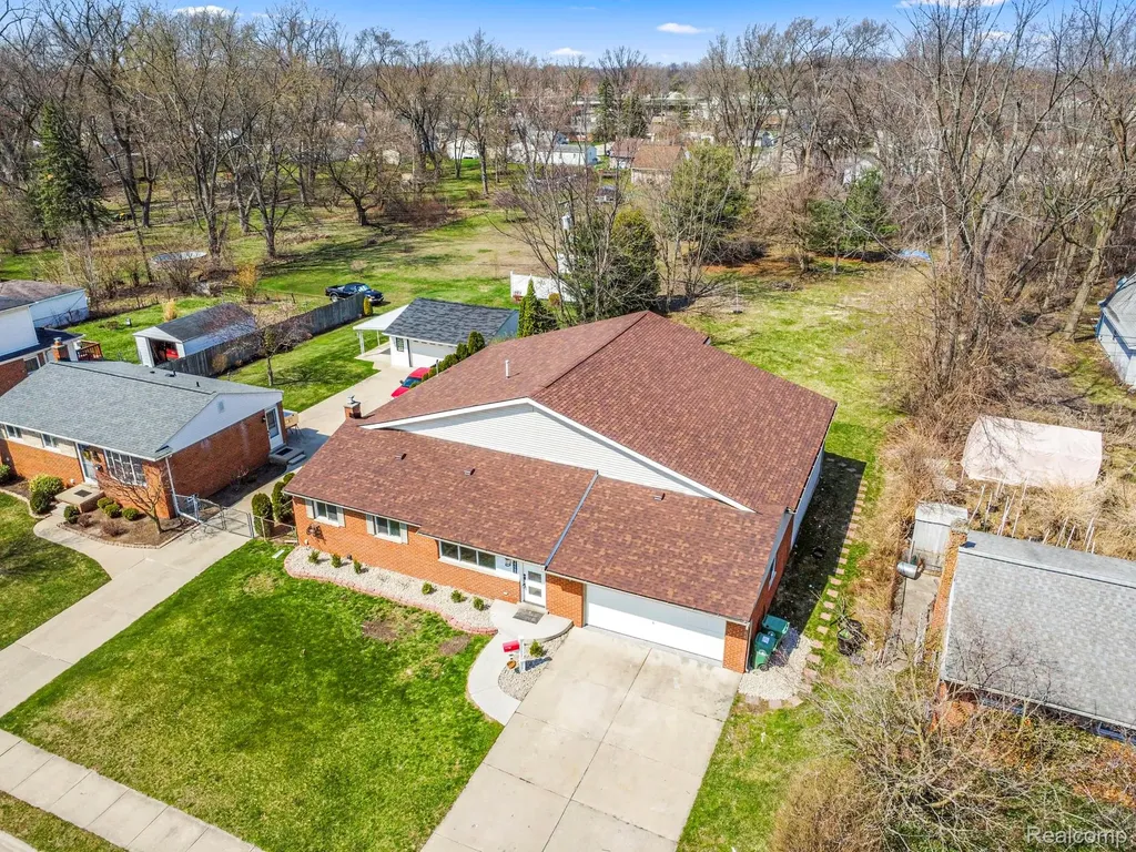 29940 Bock Street Garden City City MI 48135
