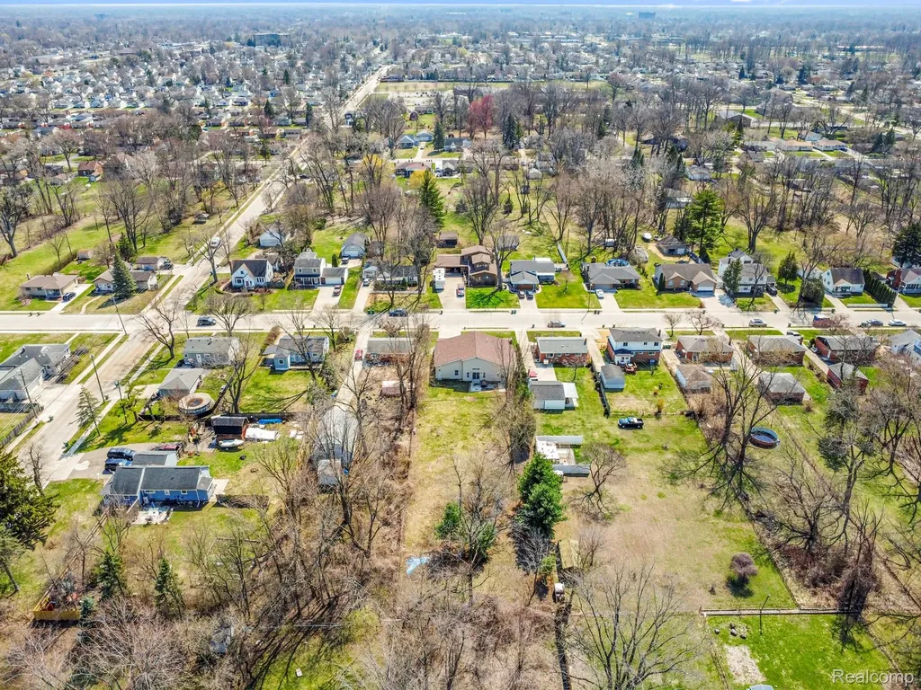 29940 Bock Street Garden City City MI 48135