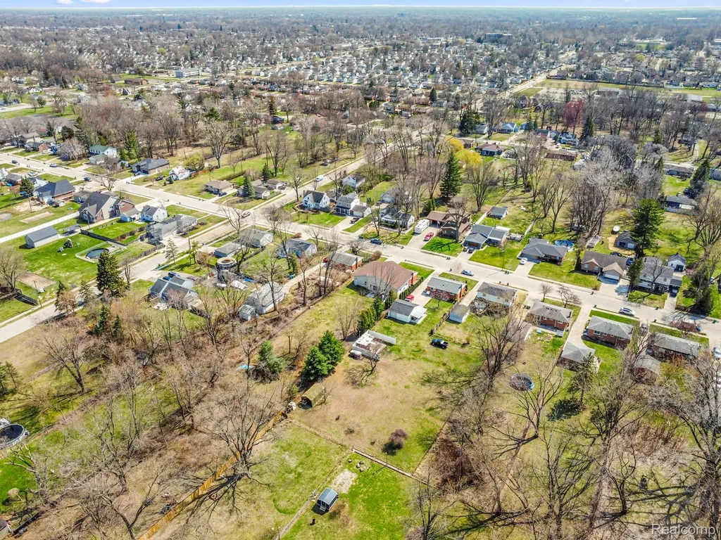 29940 Bock Street Garden City City MI 48135