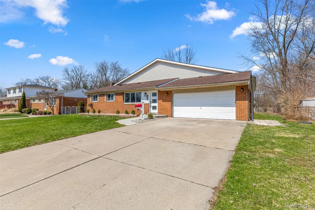29940 Bock Street Garden City City MI 48135