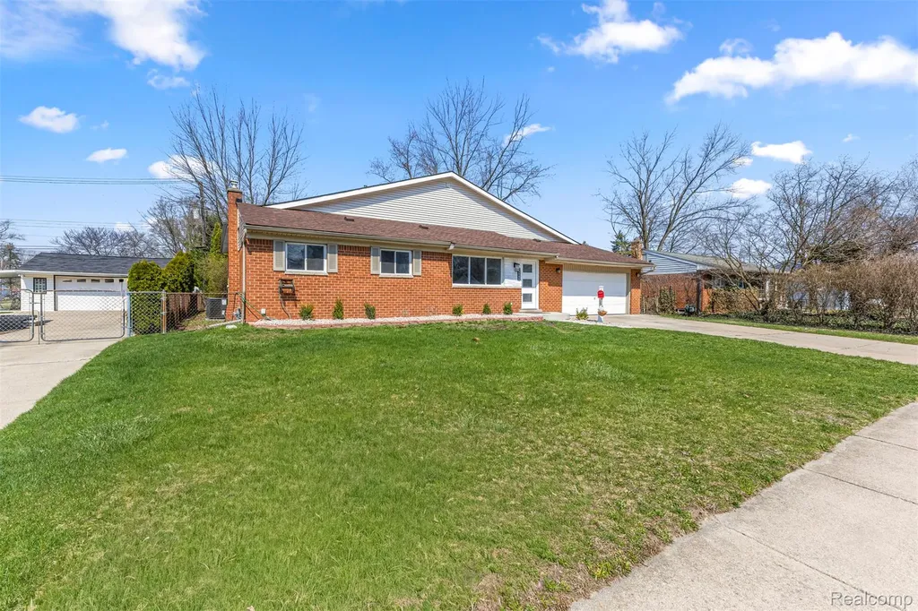 29940 Bock Street Garden City City MI 48135