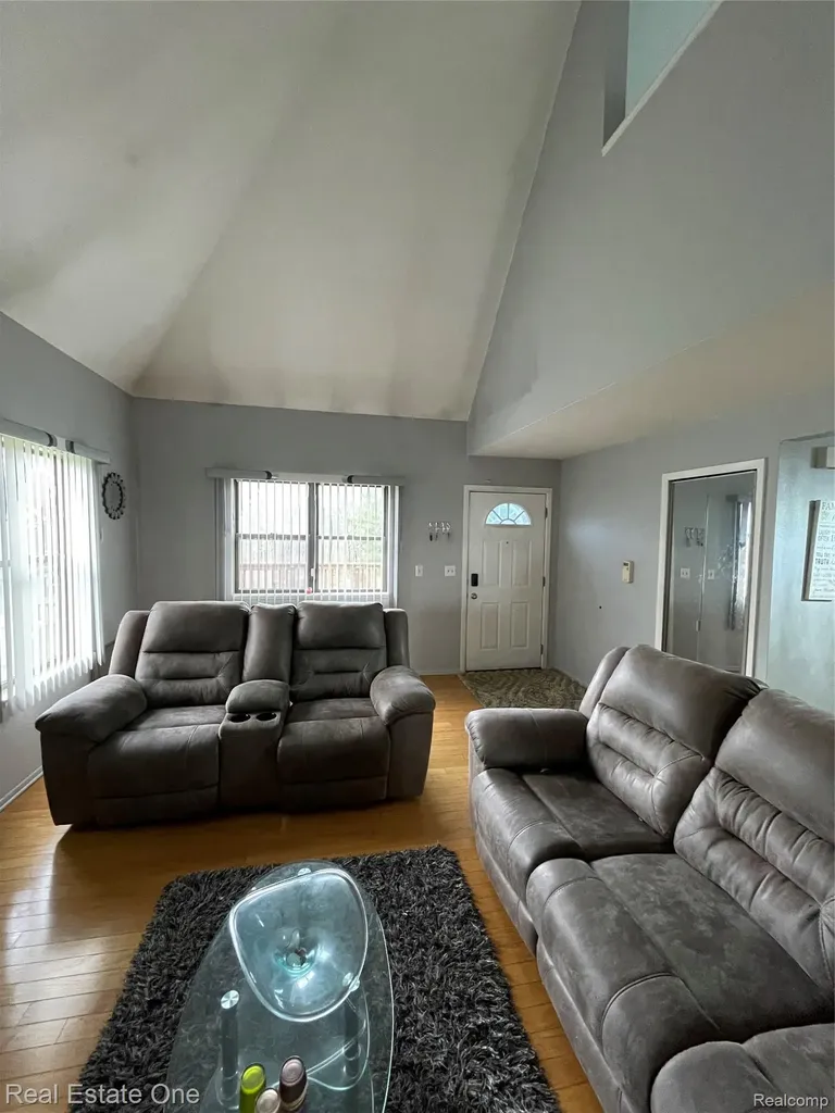 24738 Cashmere Court Southfield City MI 48033