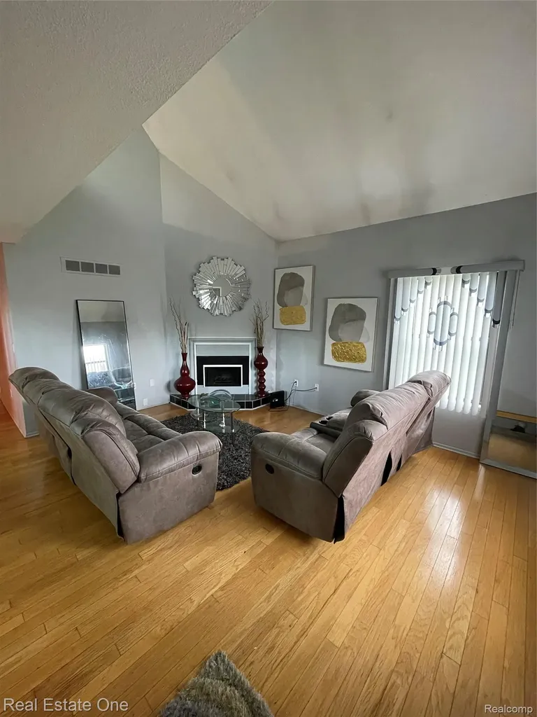 24738 Cashmere Court Southfield City MI 48033