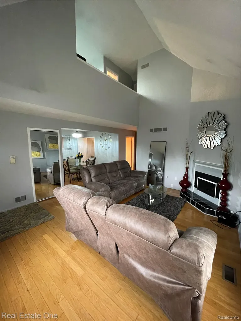 24738 Cashmere Court Southfield City MI 48033