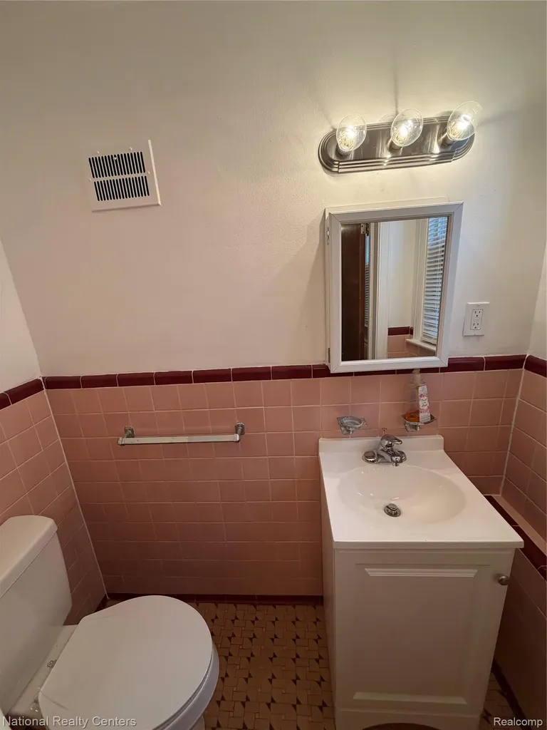 18400 Woodingham Drive Detroit City MI 48221