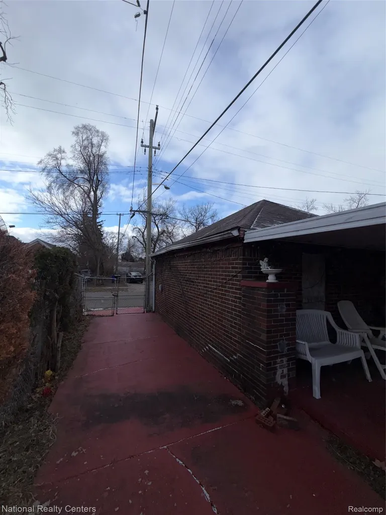 18400 Woodingham Drive Detroit City MI 48221