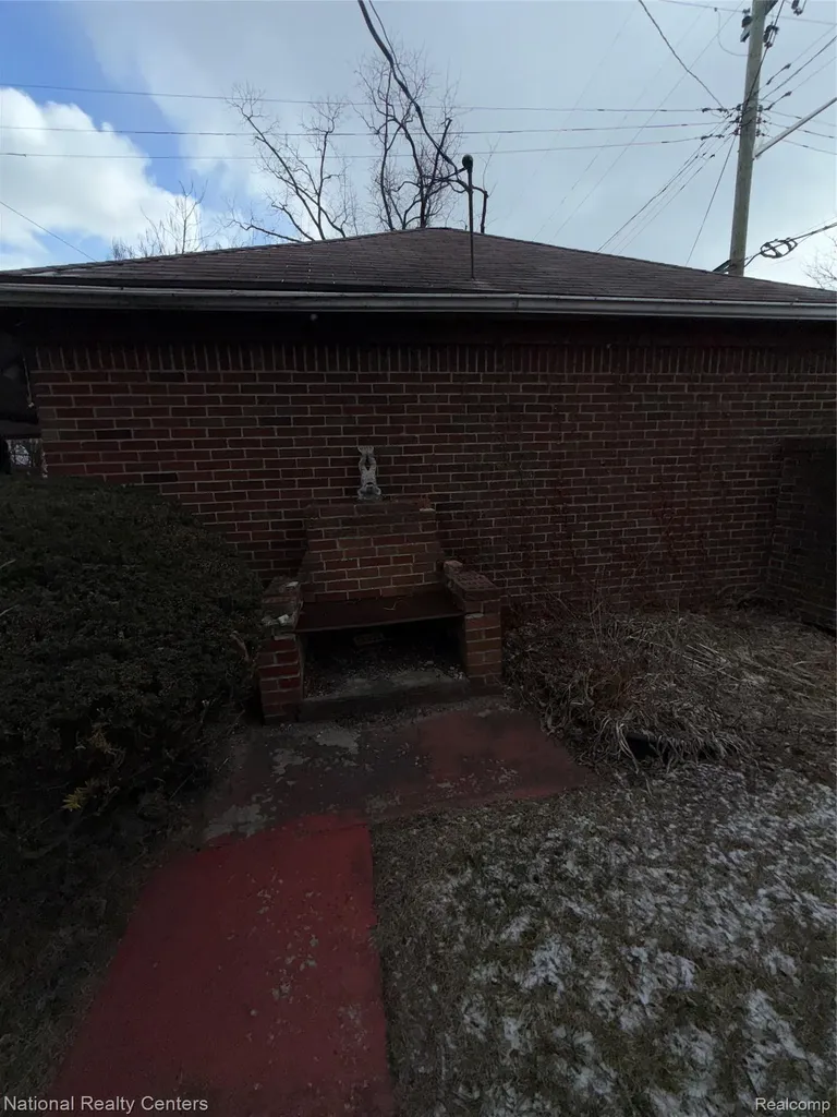 18400 Woodingham Drive Detroit City MI 48221