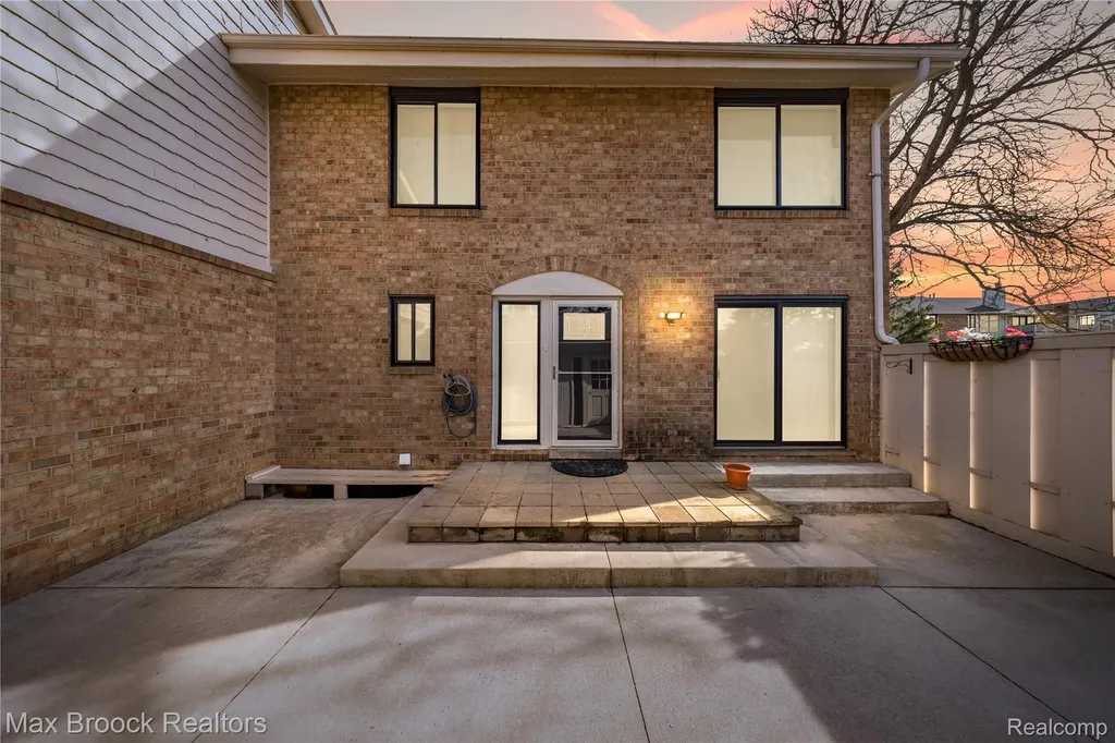 7451 Pebble Point West Bloomfield Charter Township MI 48322