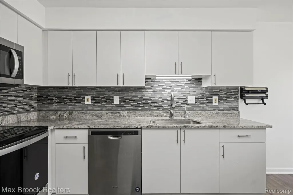 7451 Pebble Point West Bloomfield Charter Township MI 48322