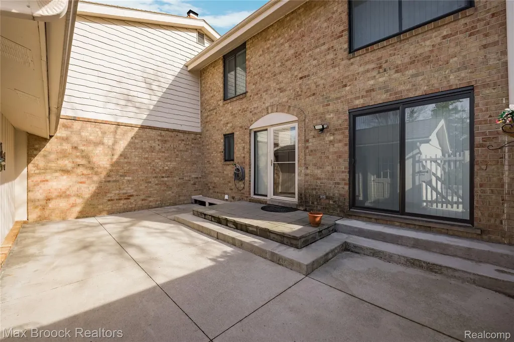 7451 Pebble Point West Bloomfield Charter Township MI 48322