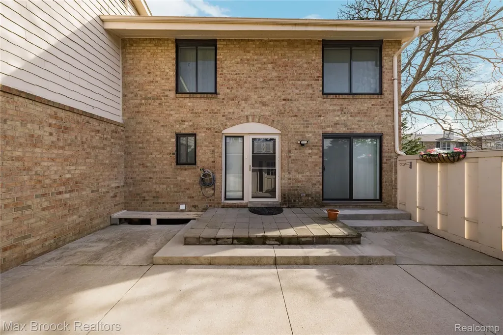 7451 Pebble Point West Bloomfield Charter Township MI 48322
