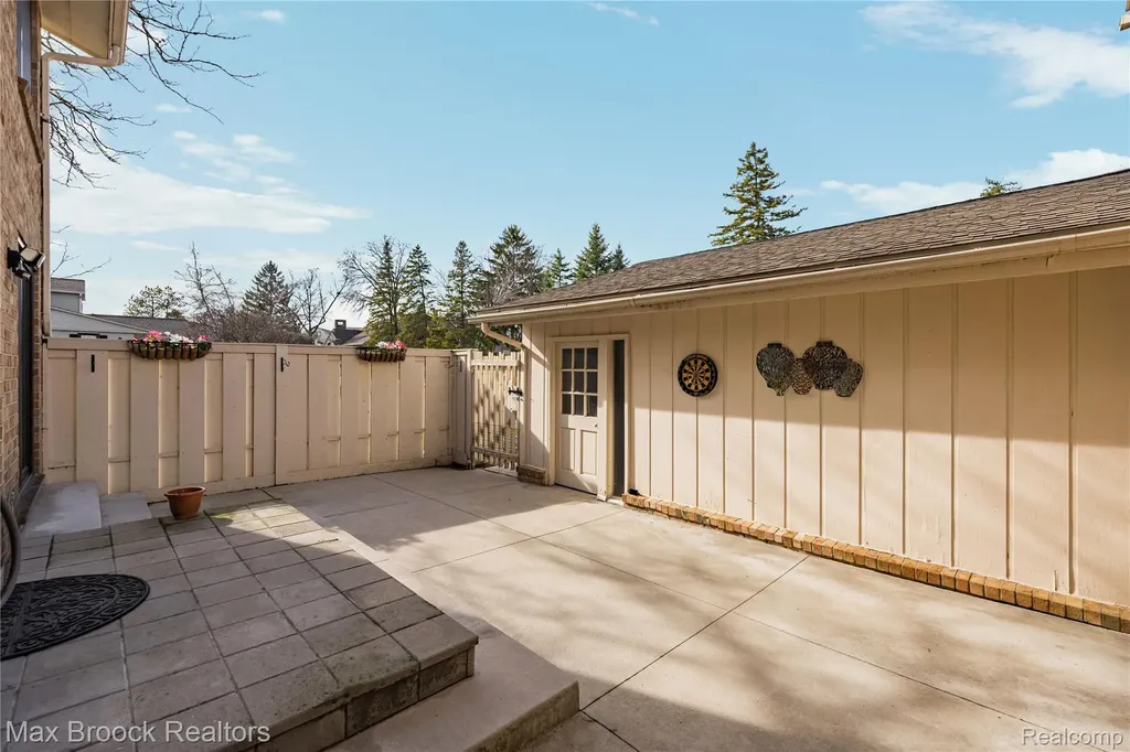 7451 Pebble Point West Bloomfield Charter Township MI 48322