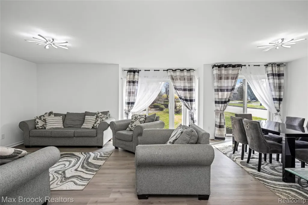 7451 Pebble Point West Bloomfield Charter Township MI 48322