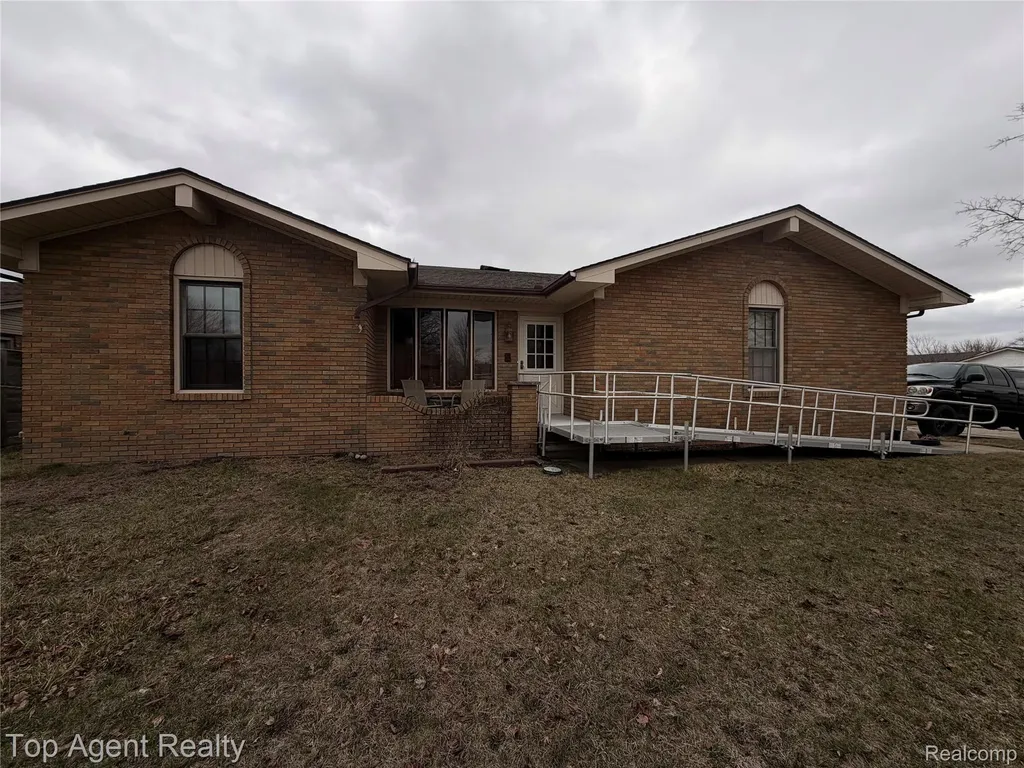 18169 Riverhill Drive Macomb Township MI 48044
