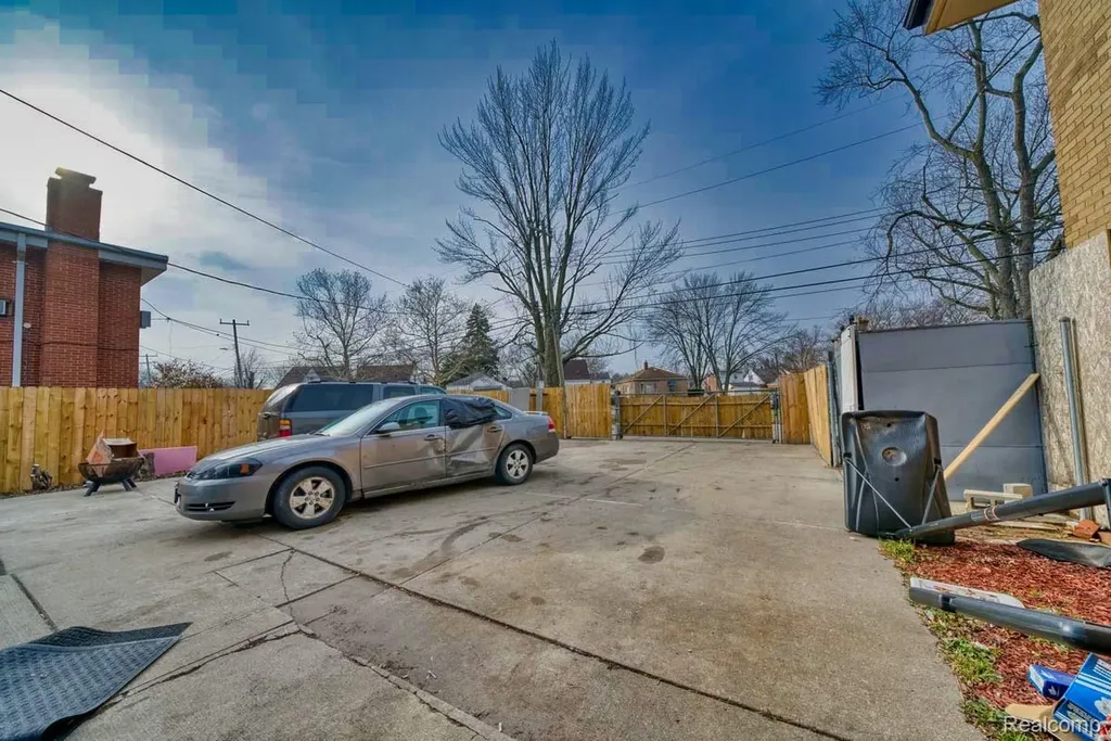 10325 Cadieux Road Detroit City MI 48224