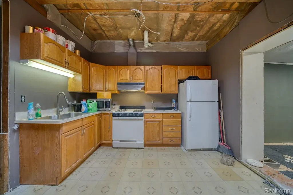 10325 Cadieux Road Detroit City MI 48224