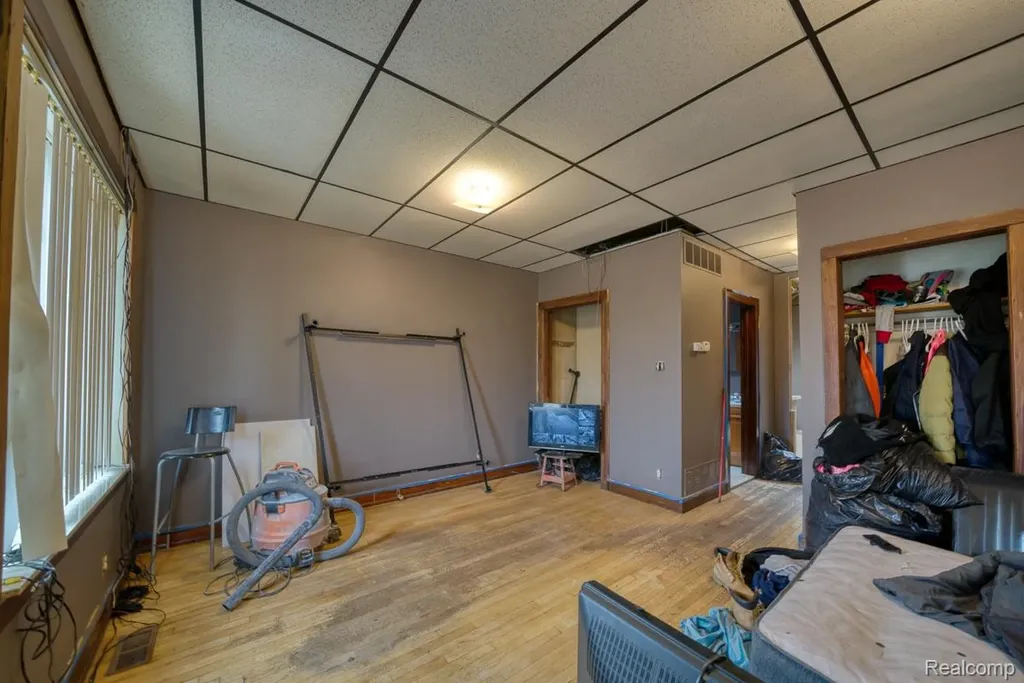 10325 Cadieux Road Detroit City MI 48224