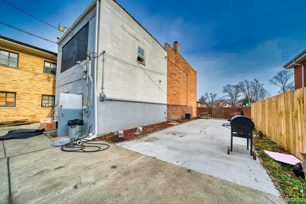 10325 Cadieux Road Detroit City MI 48224