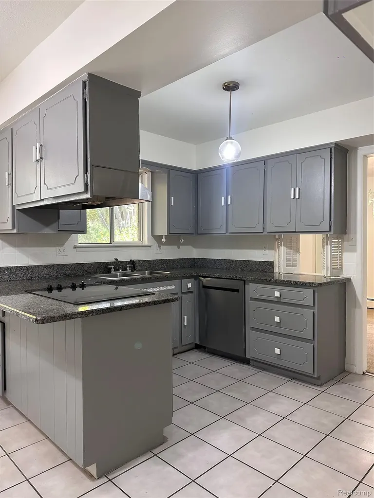 7421 Heather Heath West Bloomfield Charter Township MI 48322