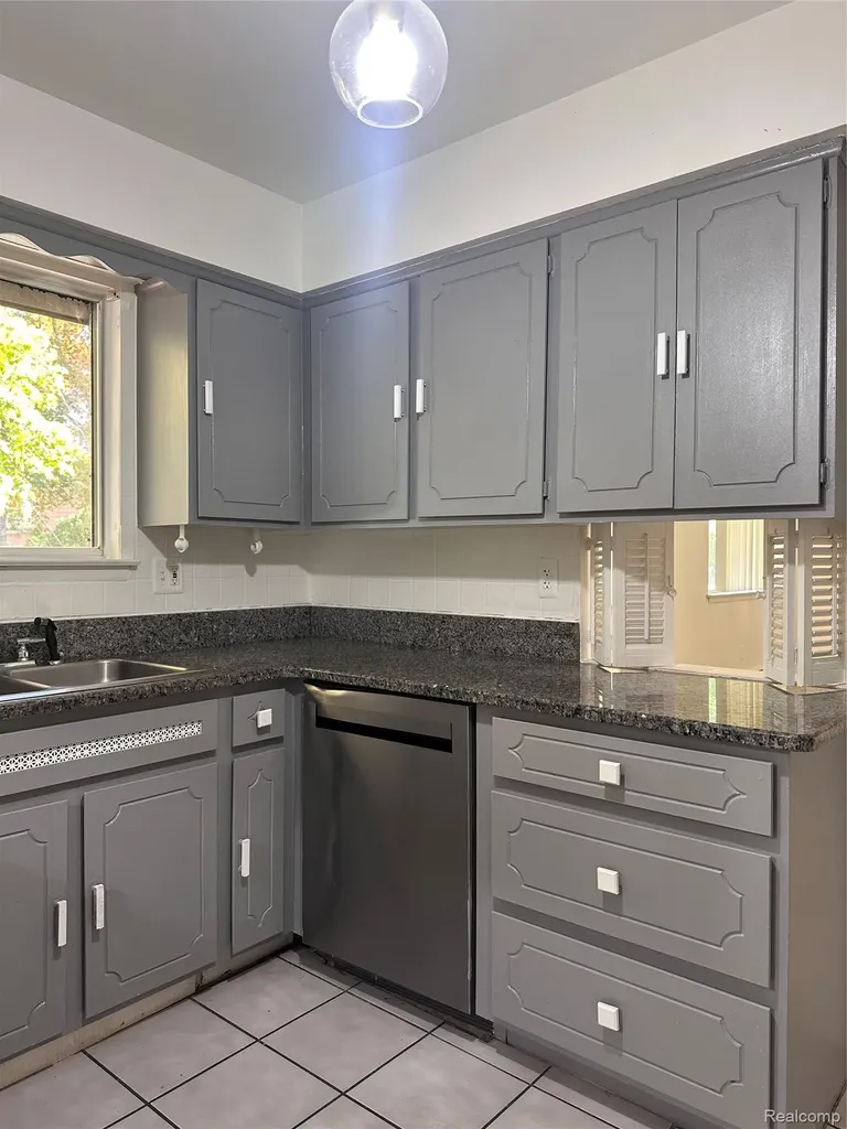7421 Heather Heath West Bloomfield Charter Township MI 48322