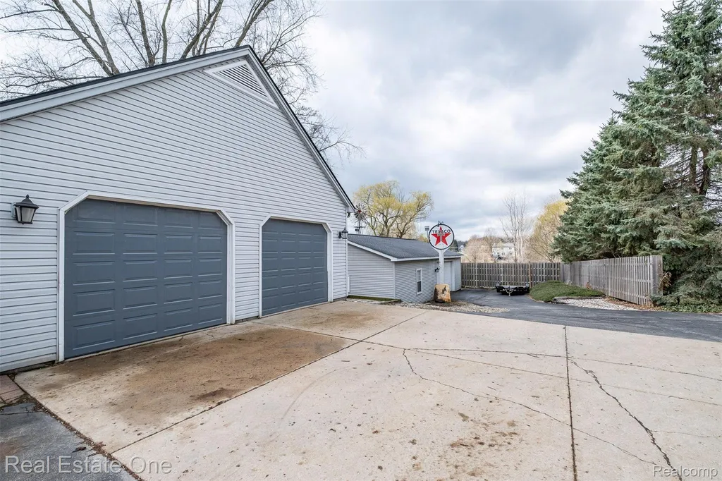 11030 Marshall Road Green Oak Township MI 48178