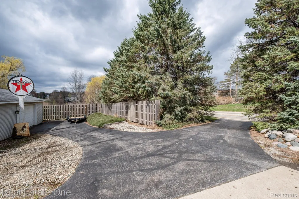 11030 Marshall Road Green Oak Township MI 48178
