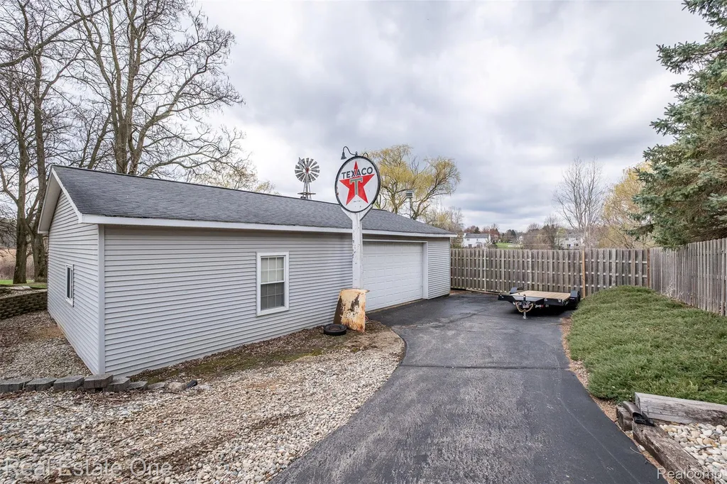 11030 Marshall Road Green Oak Township MI 48178