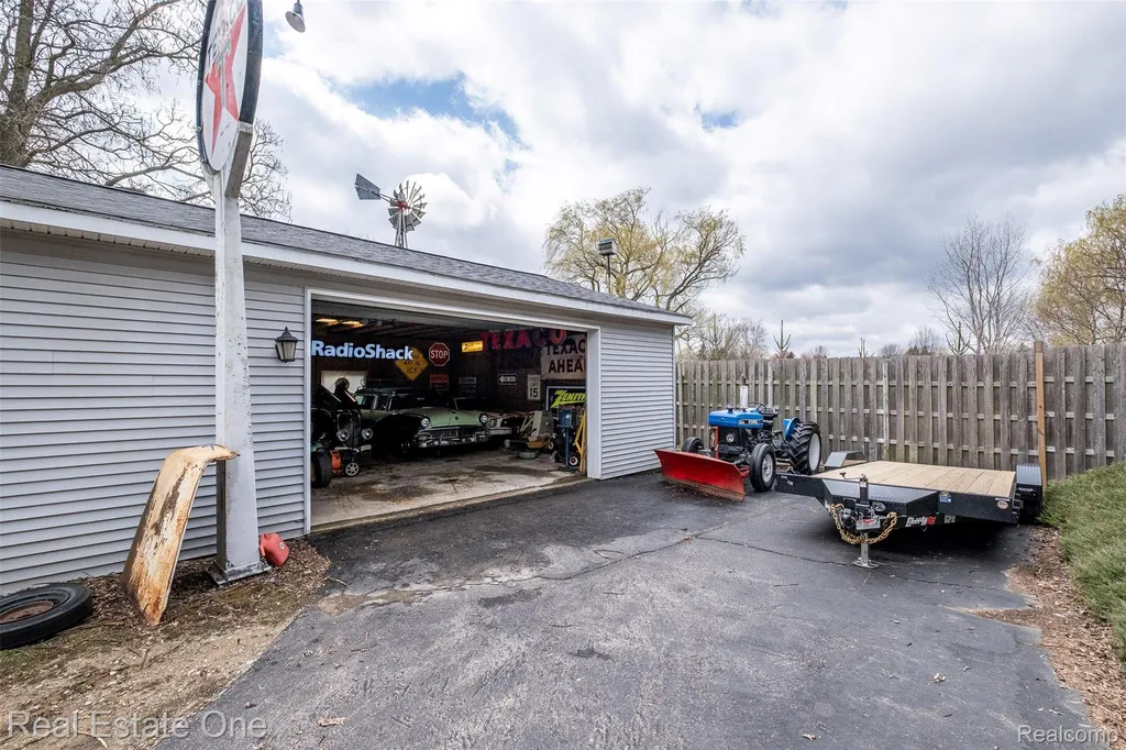11030 Marshall Road Green Oak Township MI 48178