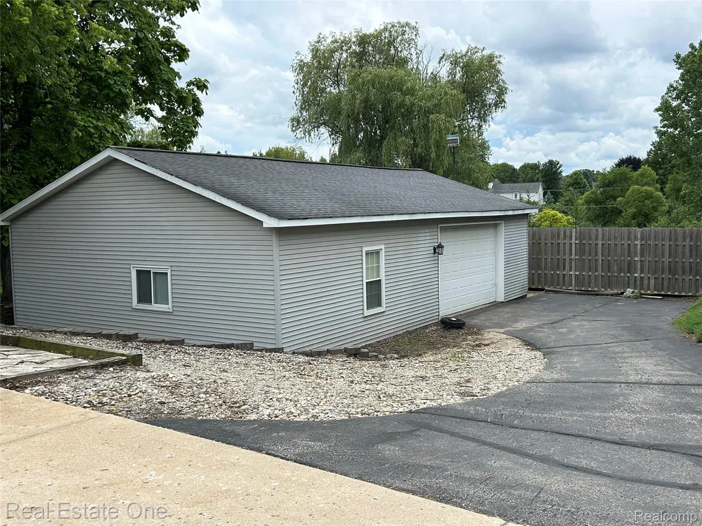 11030 Marshall Road Green Oak Township MI 48178
