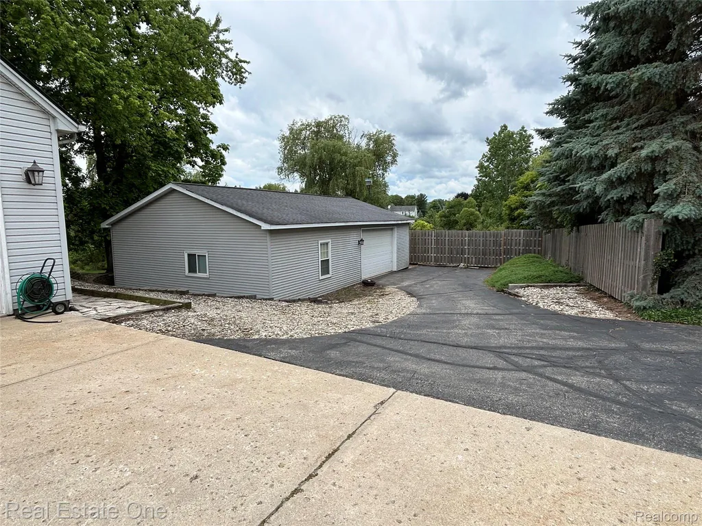 11030 Marshall Road Green Oak Township MI 48178