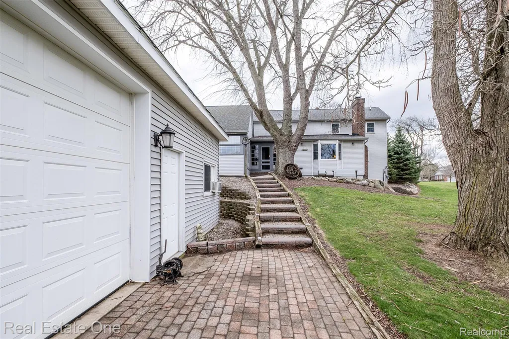11030 Marshall Road Green Oak Township MI 48178