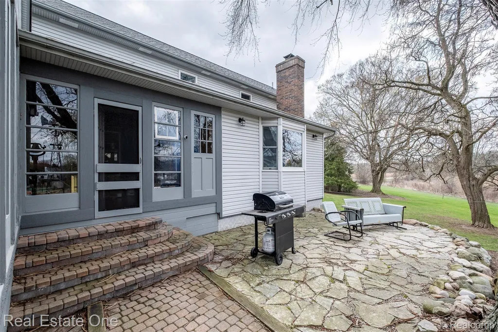 11030 Marshall Road Green Oak Township MI 48178