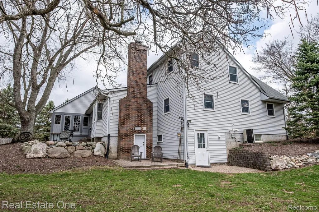11030 Marshall Road Green Oak Township MI 48178