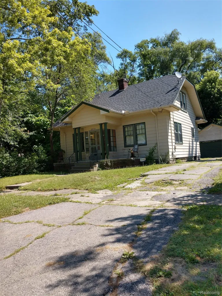 2212 Hoff Street Flint City MI 48506