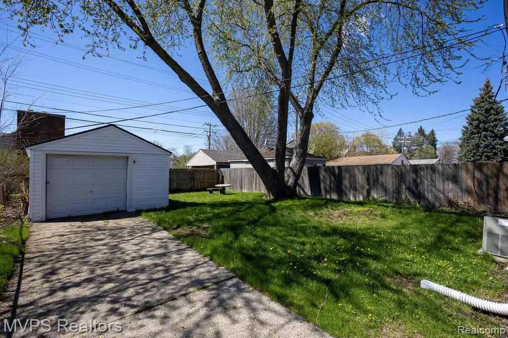 20813 Universal Avenue Eastpointe City MI 48021