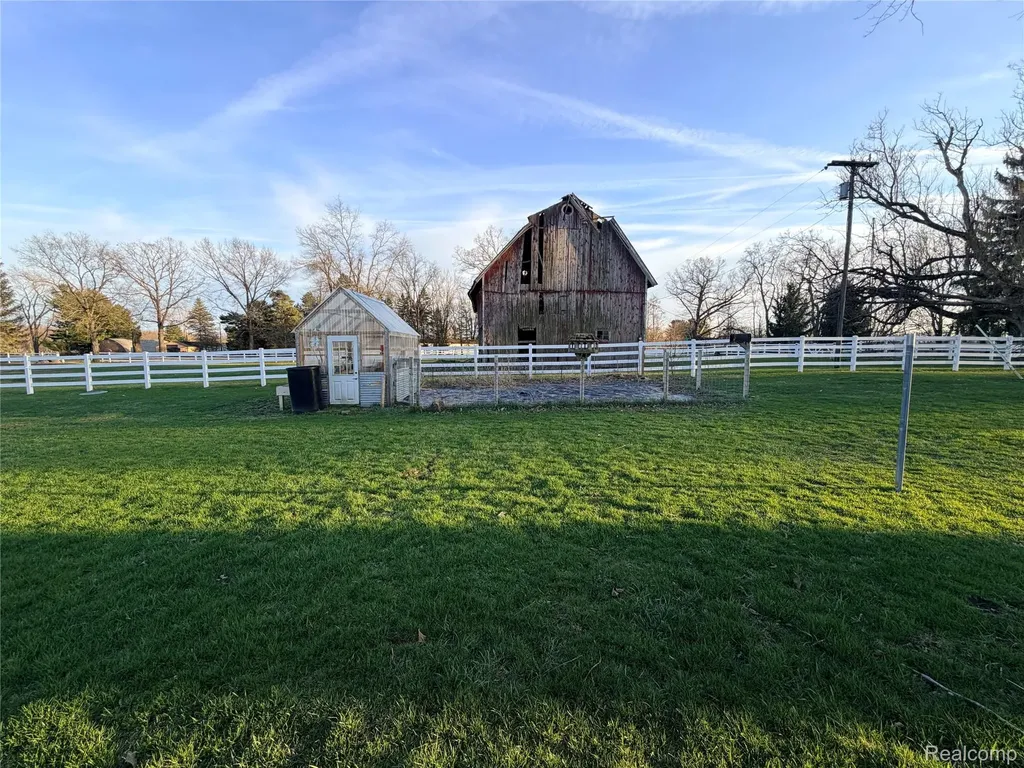 6038 Byron Road Cohoctah Township MI 48855