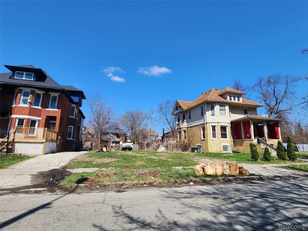 130 Hazelwood Street Detroit City MI 48202