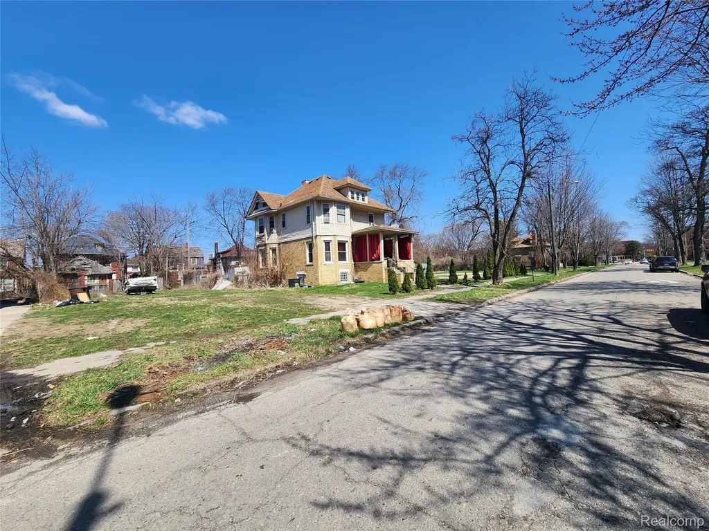 130 Hazelwood Street Detroit City MI 48202