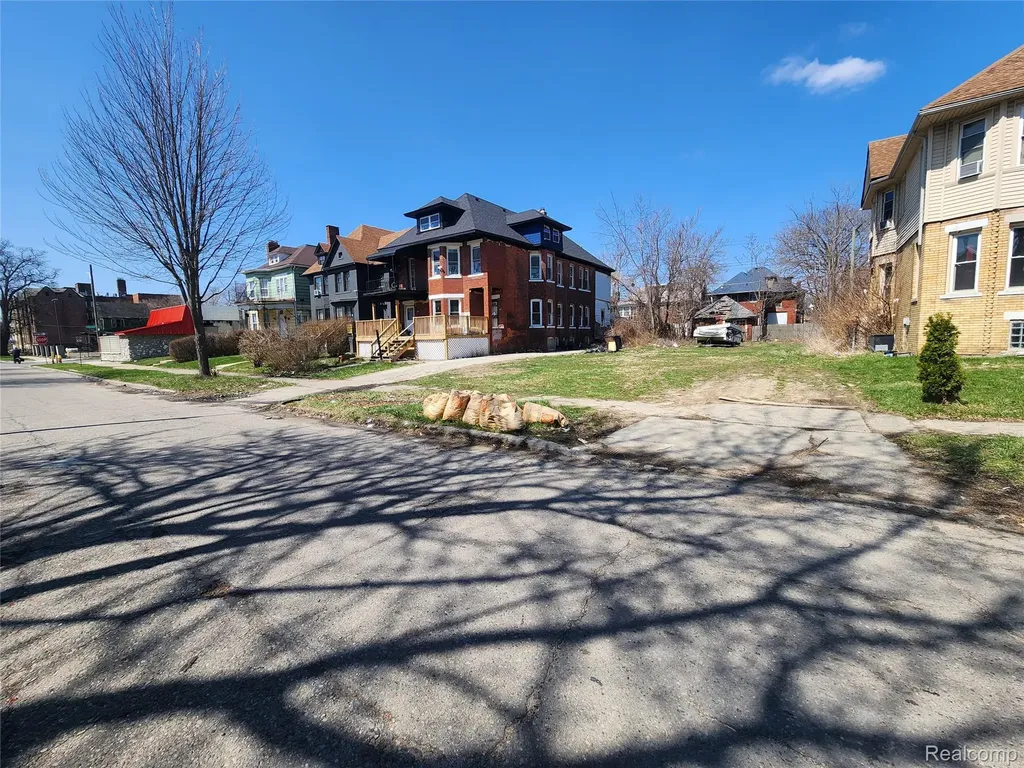 130 Hazelwood Street Detroit City MI 48202