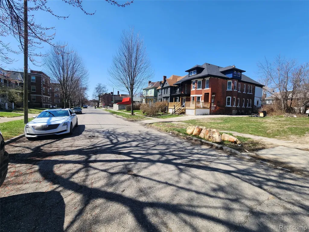 130 Hazelwood Street Detroit City MI 48202
