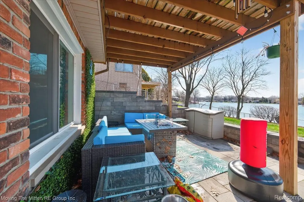 2965 Barkman Drive Waterford Charter Township MI 48329