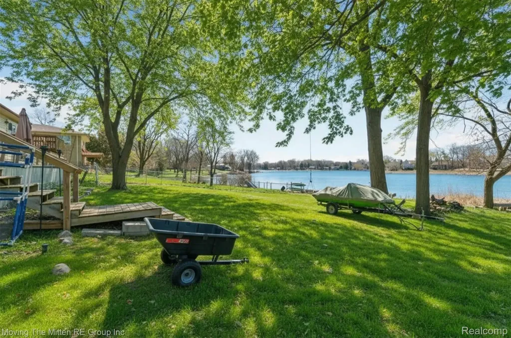 2965 Barkman Drive Waterford Charter Township MI 48329