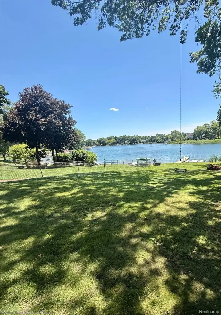 2965 Barkman Drive Waterford Charter Township MI 48329