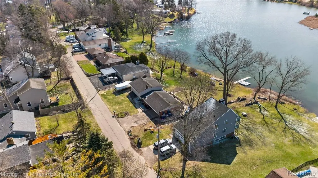 2965 Barkman Drive Waterford Charter Township MI 48329