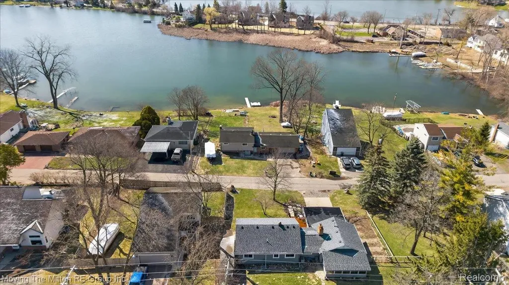 2965 Barkman Drive Waterford Charter Township MI 48329